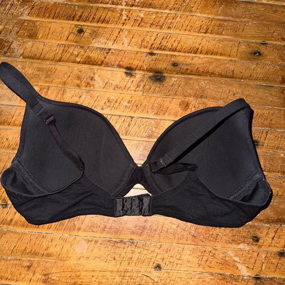 Victoria’s Secret Body soft black comfortable 38C bra - Picture 2 of 3